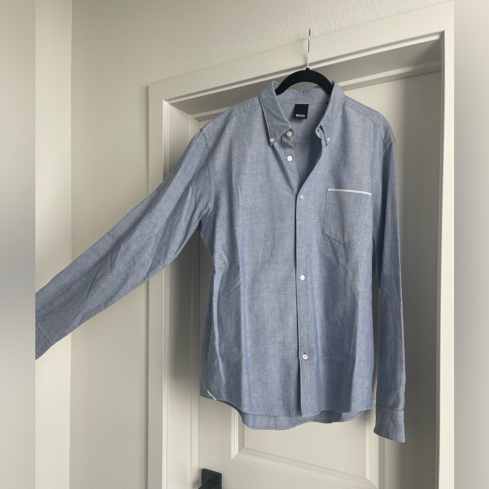 Hugo Boss Men’s Blue Linen Button Down Size XL
